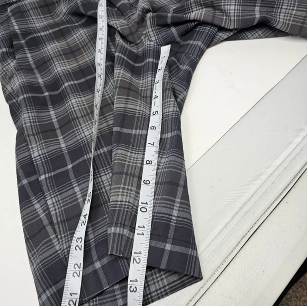 Nike Golf‎ Tour Performance Dri-Fit Plaid Gray Black Golf Shorts Men's Size 30.